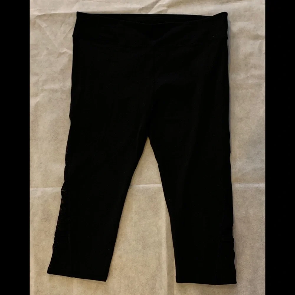Fabletics workout capris - Picture 1 of 2